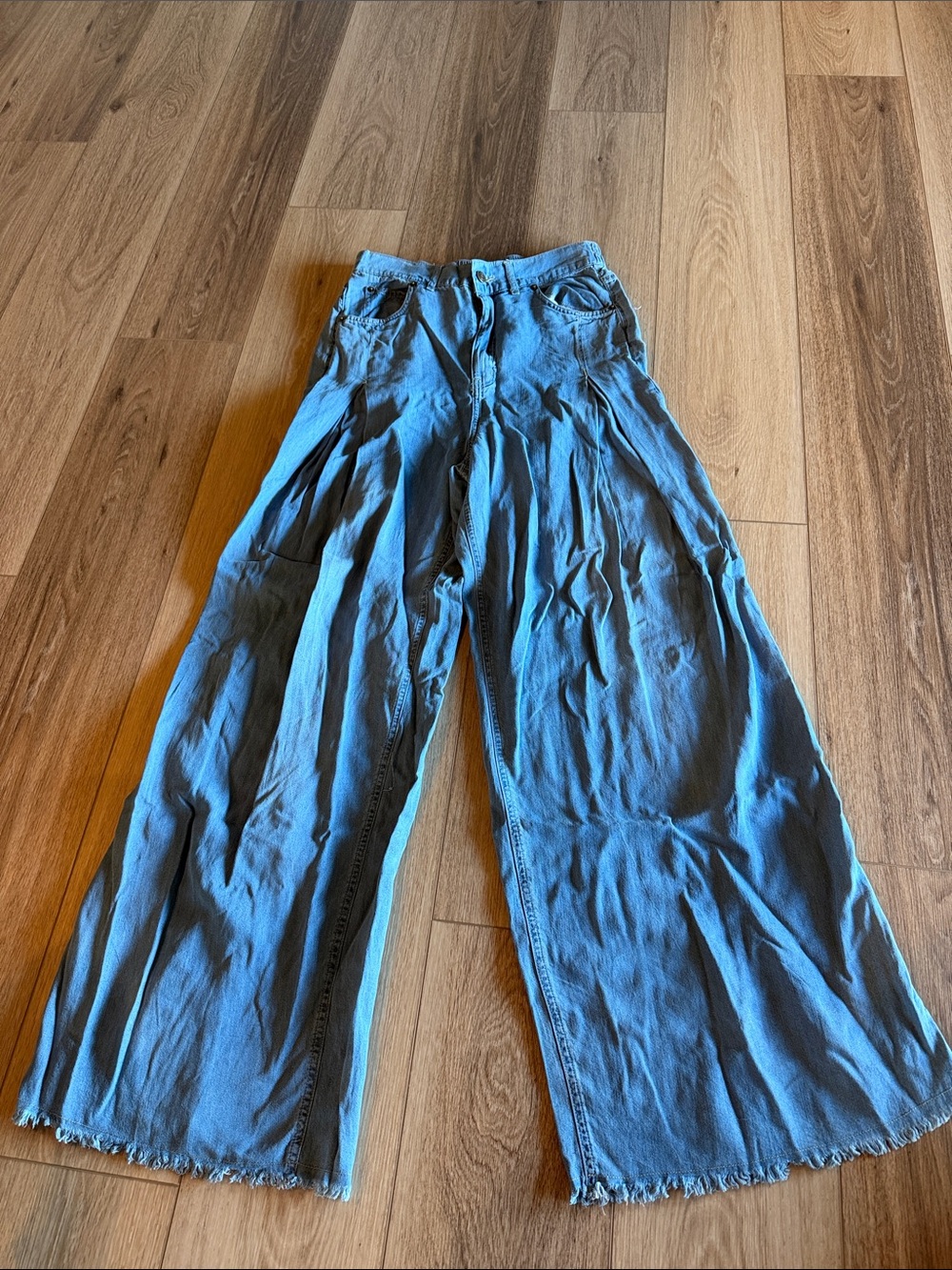 Wide-Leg Denim Pants in Washed Blue